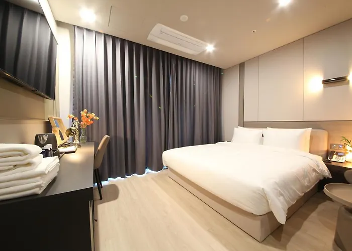 The Metro Hotel