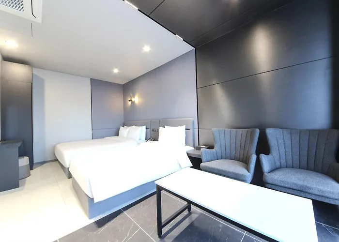 The Metro Hotel