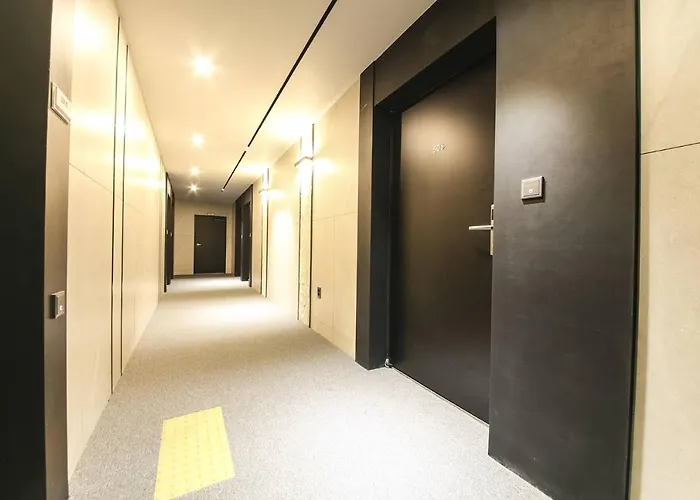 The Metro Hotel *