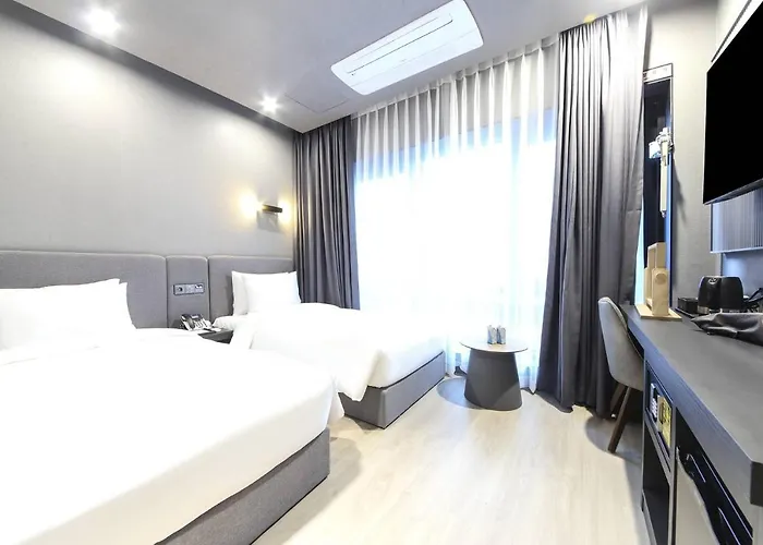 The Metro Hotel