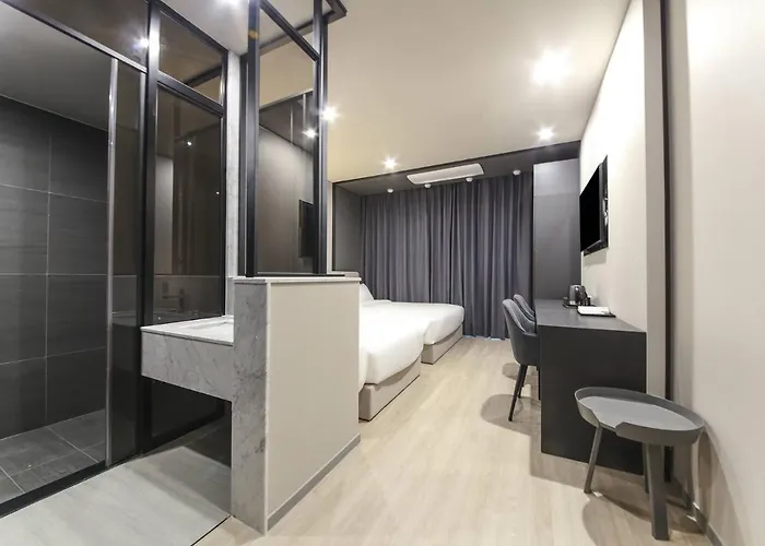The Metro Hotel