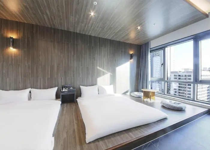 The Metro Hotel